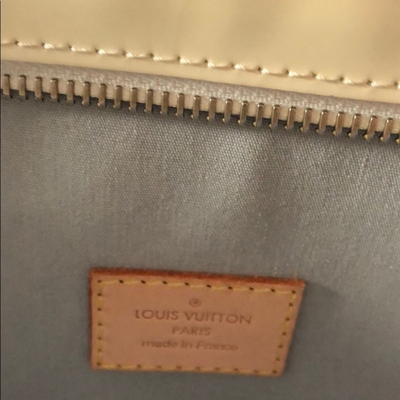 Authentic Louis Vuitton - Picture 5 of 6